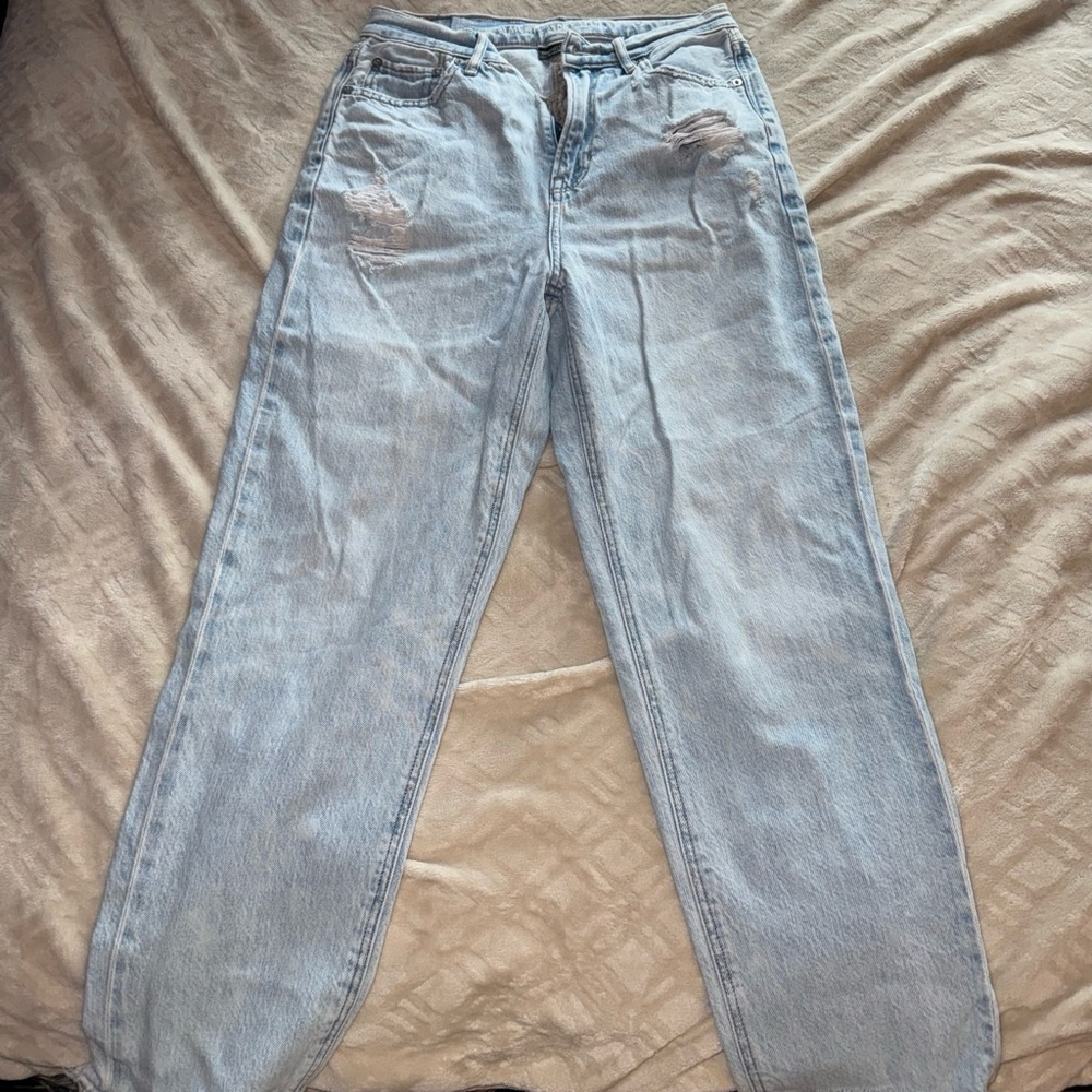 American Eagle Outfitters Light Blue Distressed High-Rise Ankle Jeans